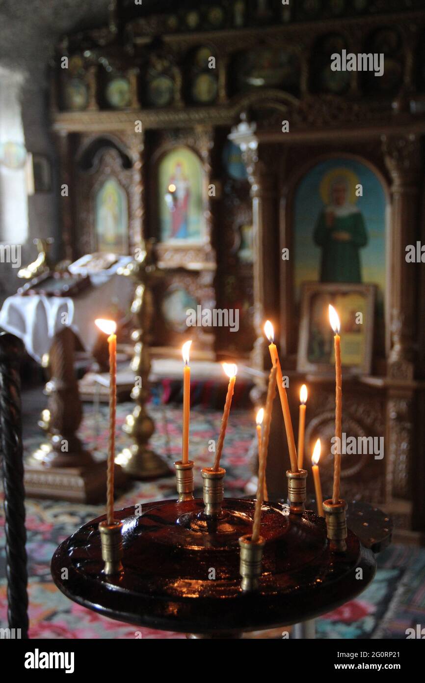 Una cappella grotta nel complesso del monastero di Orheiul Vechi in Moldavia Foto Stock