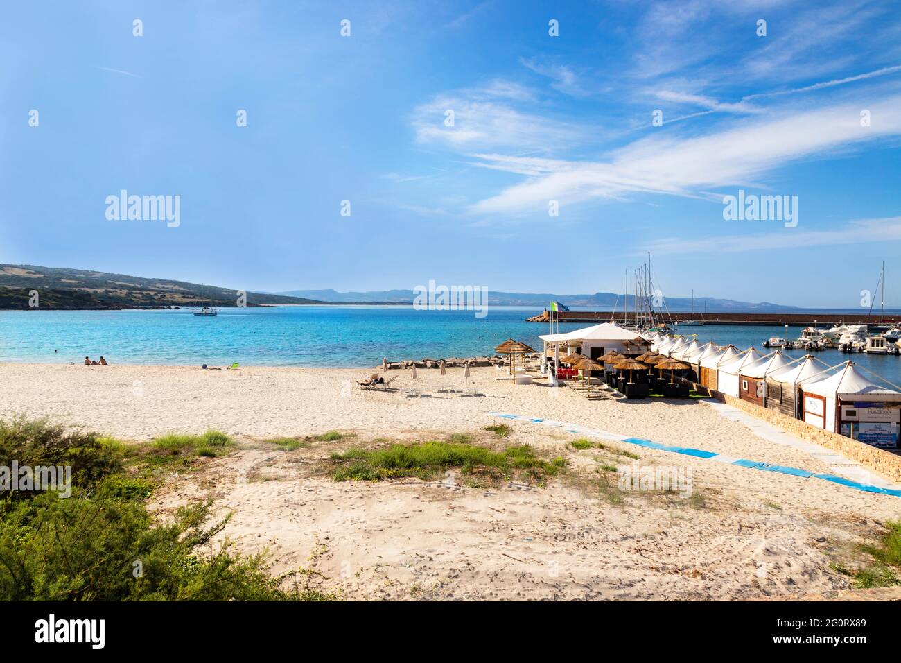 La spiaggia del porto spiaggia sul golfo dell'Asinara, Isola Rossa,Trinità d'Agultu e Vignola, Olbia-Tempio, Sardegna, Italia. Foto Stock