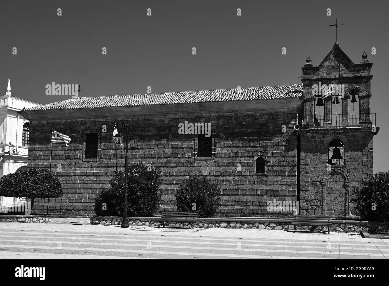 Campanile della storica chiesa ortodossa di San Nicola nella capitale dell'isola di Zante in Grecia, monocromatico Foto Stock
