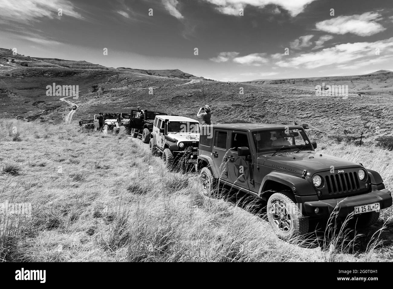 H, SUD AFRICA - 06 gennaio 2021: Harrismith, Sud Africa - 02 2015 ottobre: Addestramento del driver del percorso di montagna 4x4 al Camp Jeep nel Drakensberg Foto Stock