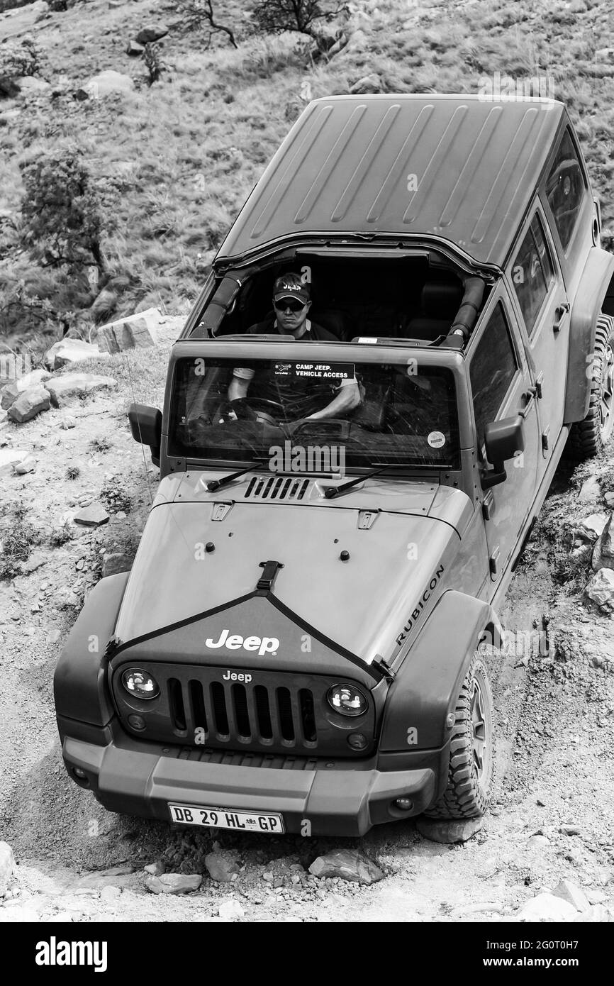 H, SUD AFRICA - 06 gennaio 2021: Harrismith, Sud Africa - 02 2015 ottobre: Addestramento del driver del percorso di montagna 4x4 al Camp Jeep nel Drakensberg Foto Stock