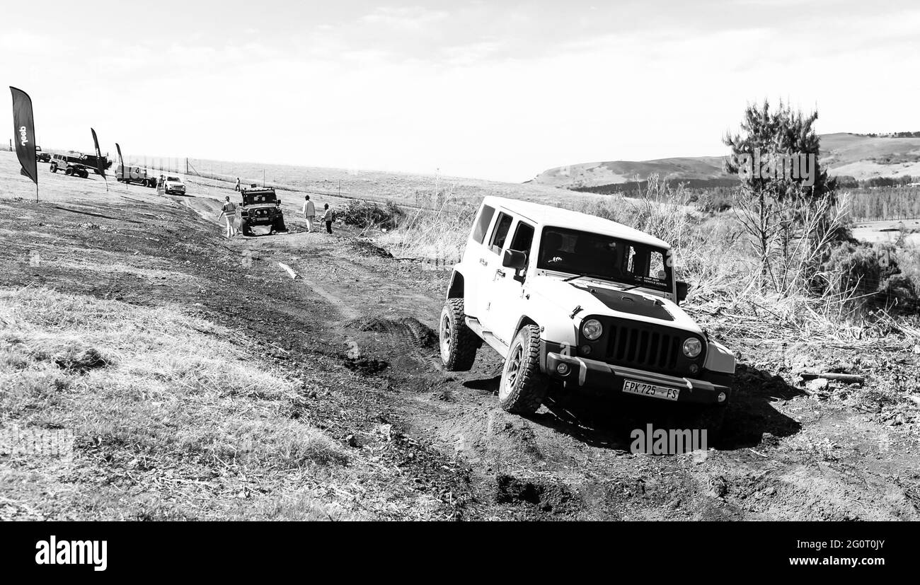 H, SUD AFRICA - 06 gennaio 2021: Harrismith, Sud Africa - 02 2015 ottobre: 4x4 ostacoli driver formazione a Camp Jeep nel Drakensberg Foto Stock