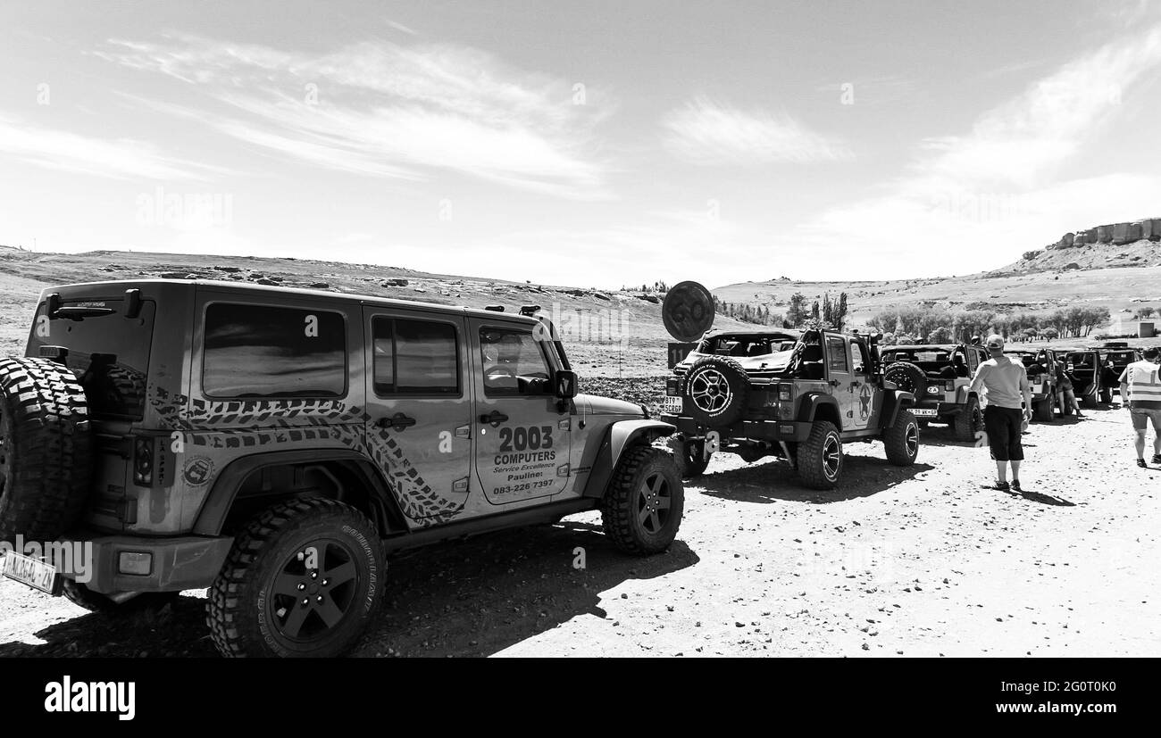 H, SUD AFRICA - 06 gennaio 2021: Harrismith, Sud Africa - 02 2015 ottobre: Addestramento del driver del percorso di montagna 4x4 al Camp Jeep nel Drakensberg Foto Stock