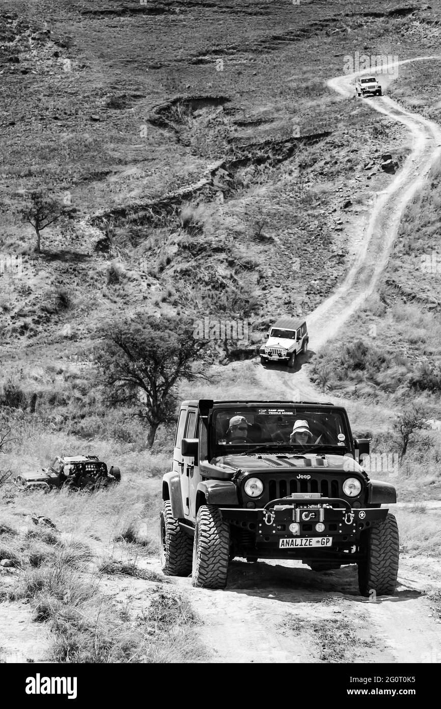 H, SUD AFRICA - 06 gennaio 2021: Harrismith, Sud Africa - 02 2015 ottobre: Addestramento del driver del percorso di montagna 4x4 al Camp Jeep nel Drakensberg Foto Stock