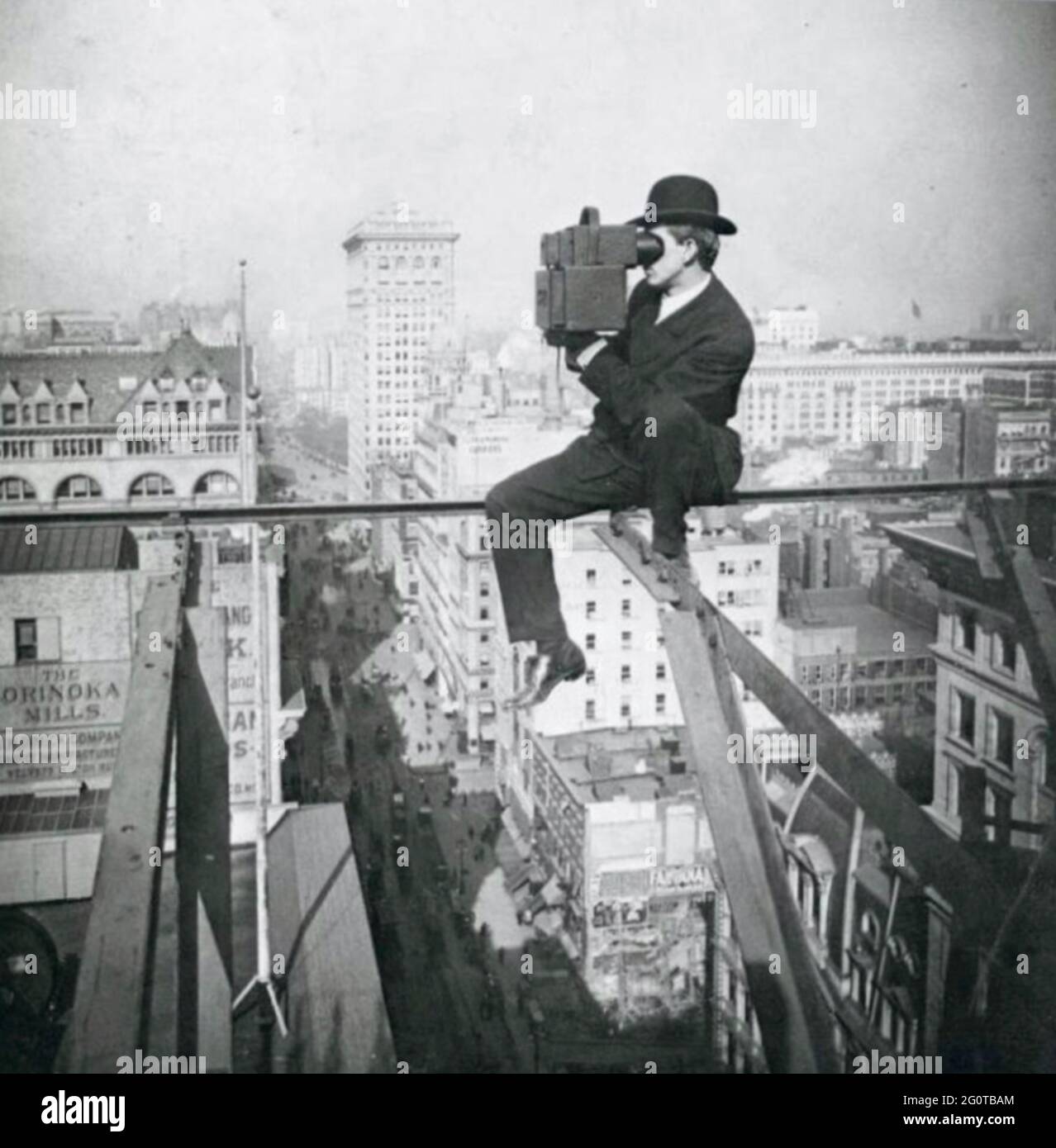 Il fotografo rischia la vita e l'arto per ottenere lo scatto perfetto. Foto Stock