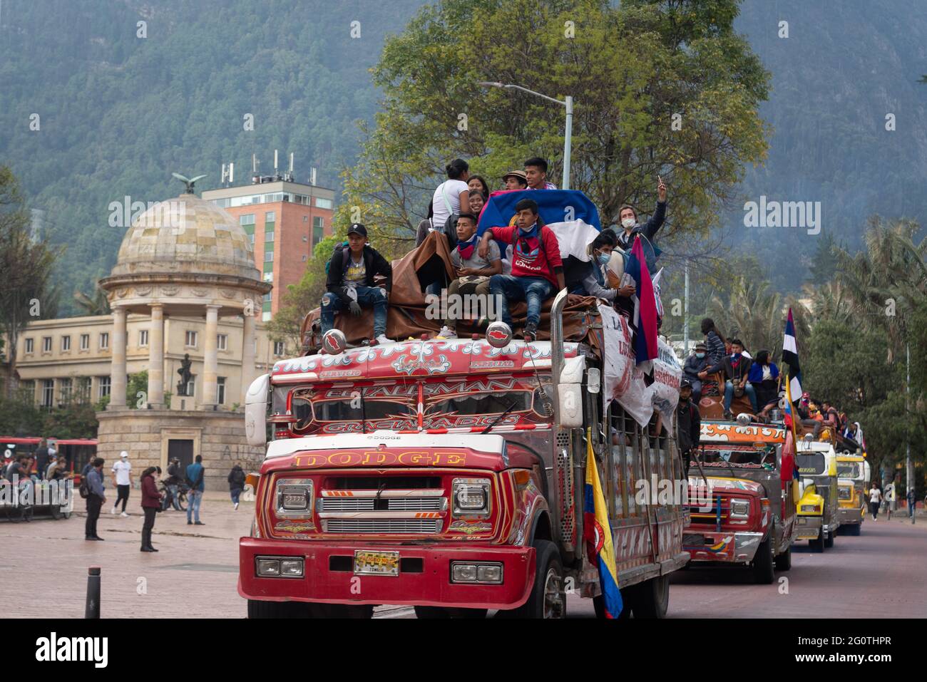 La comunità indigena 'Misak' ha partecipato alla giornata delle mobilitazioni il 2 giugno 2021 a Bogotà, Colombia, nell'ambito dello sciopero nazionale che ha già completato 35 giorni. (Foto di Santiago Villegas/Pacific Press/Sipa USA) Credit: Sipa USA/Alamy Live News Foto Stock