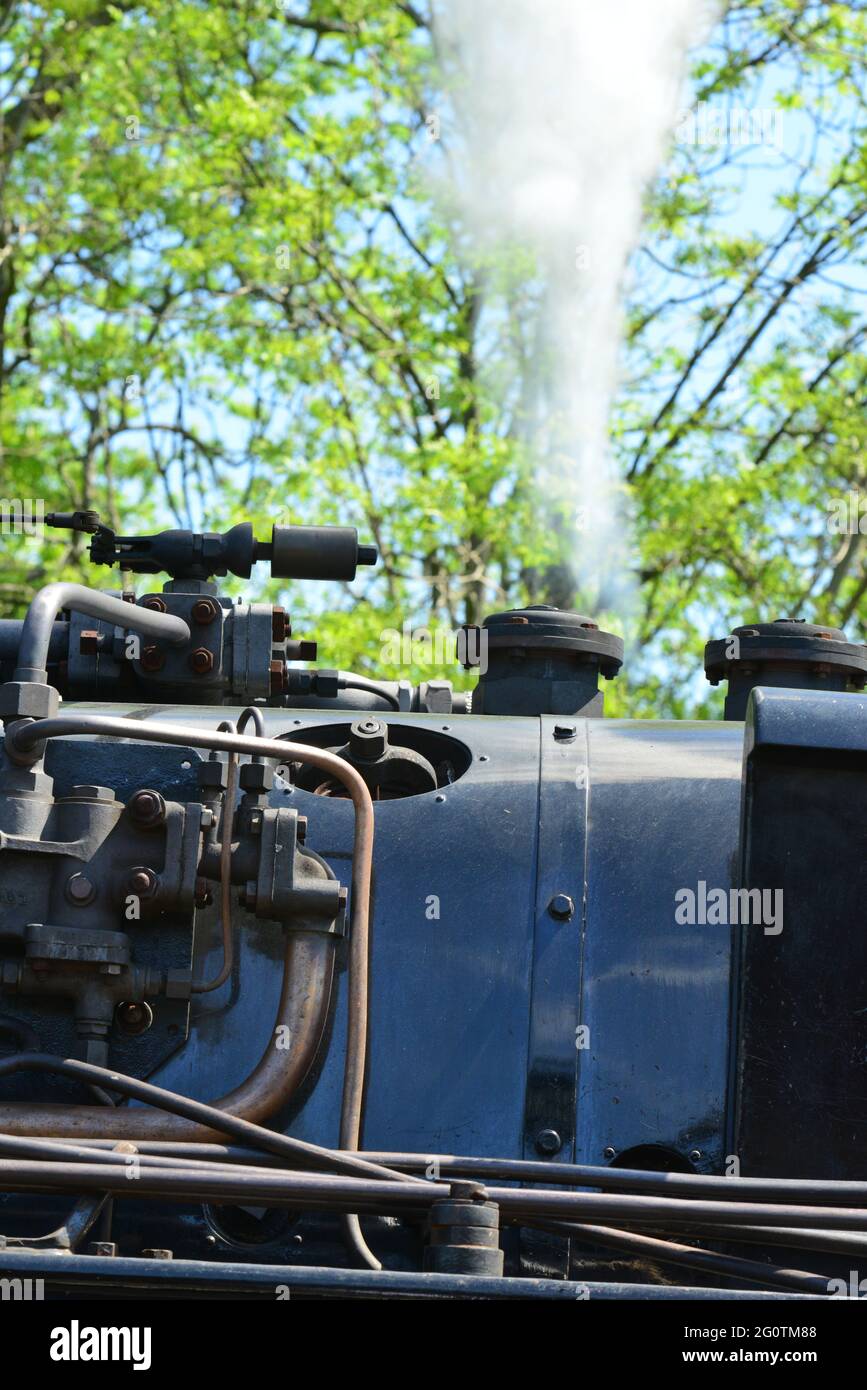Valvola di sicurezza su un locomtive di vapore Foto stock - Alamy