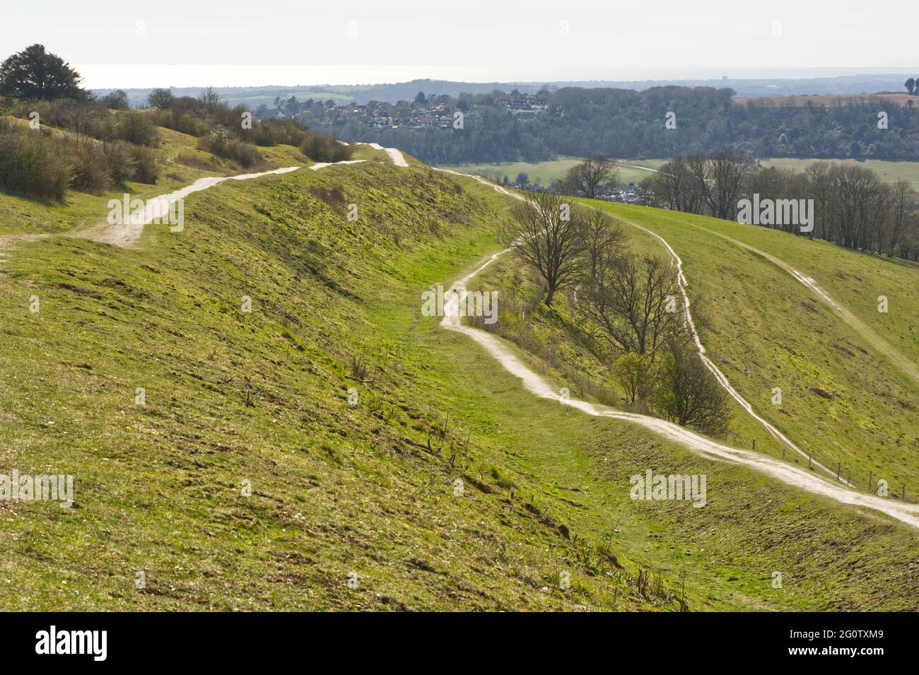 Vista sulla Manica e sulla costa dal Cissbury Ring sul South Downs a Worthing, West Sussex, Inghilterra Foto Stock