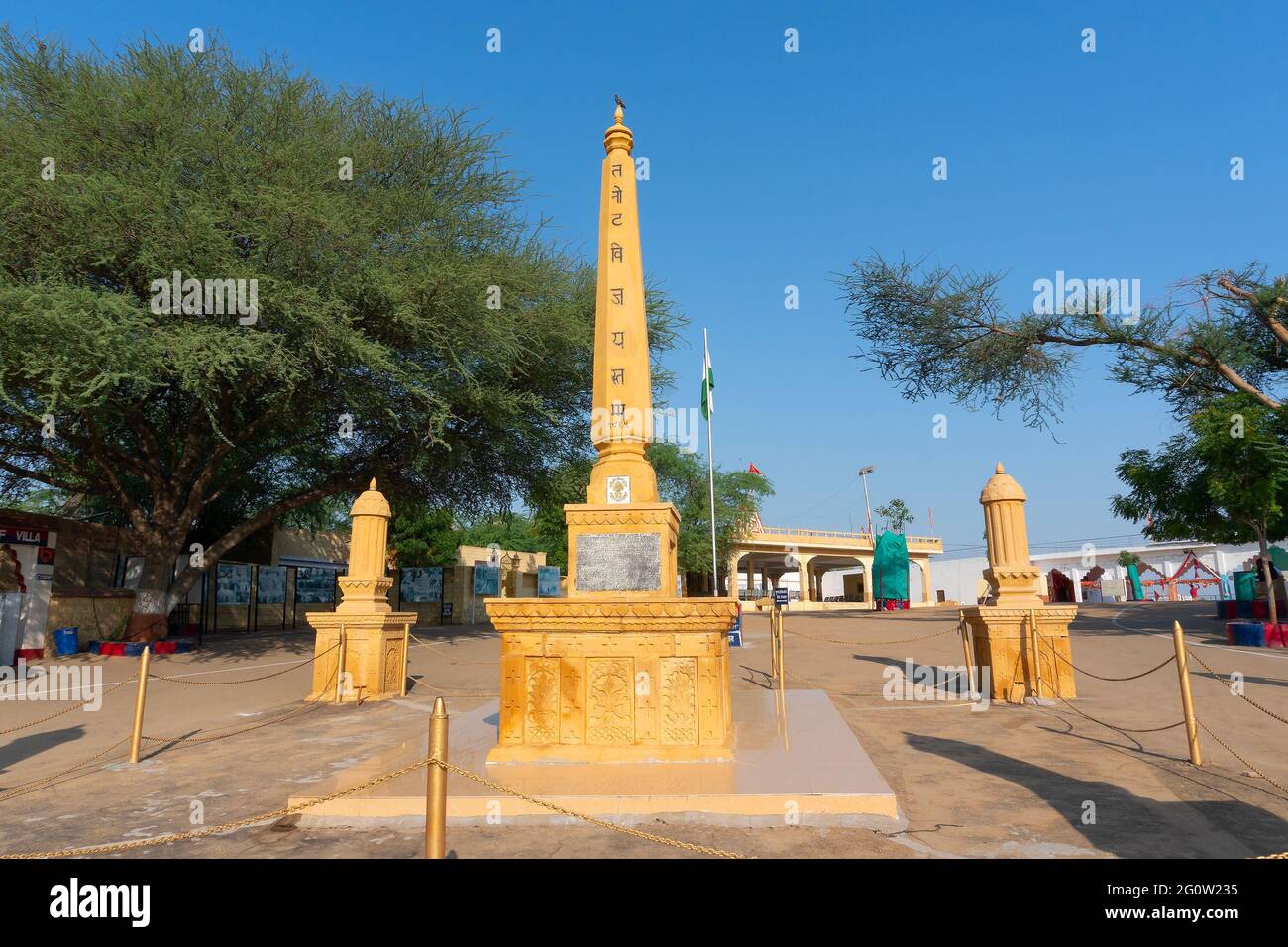 Jaisalmer, Rajasthan, India - 15th Ottobre 2019 : Memorials a Tanot Mata Mandir al confine India Pakistan nel deserto di Thar mantenuto dall'esercito indiano. Foto Stock