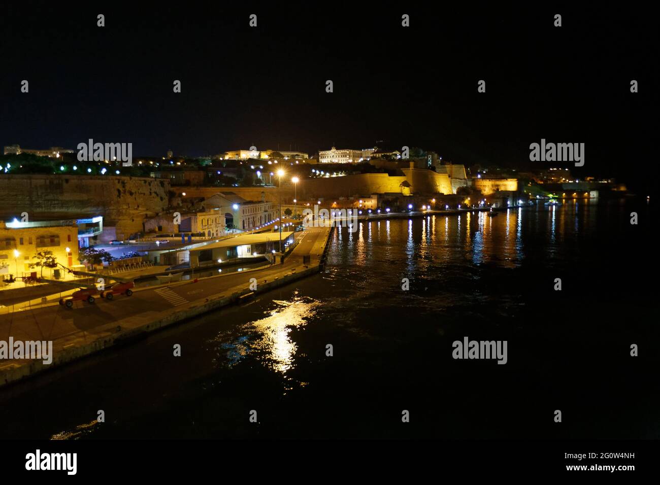 Lungomare di Valletta - vista da TUI Crociere Mein Schiff Herz Foto Stock