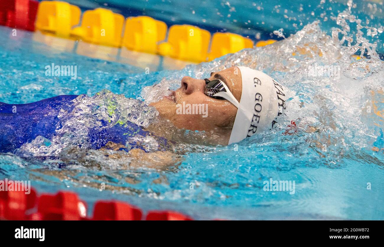 Berlino, Germania. 03 giugno 2021. Nuoto: Campionato tedesco, decisione, 400 m medley, donne, nuoto e diving hall in Europa-Sportpark Berlino. Giulia Goerigk della SGR Karlsruhe lotta per la vittoria. Credit: Andreas Gora/dpa/Alamy Live News Foto Stock