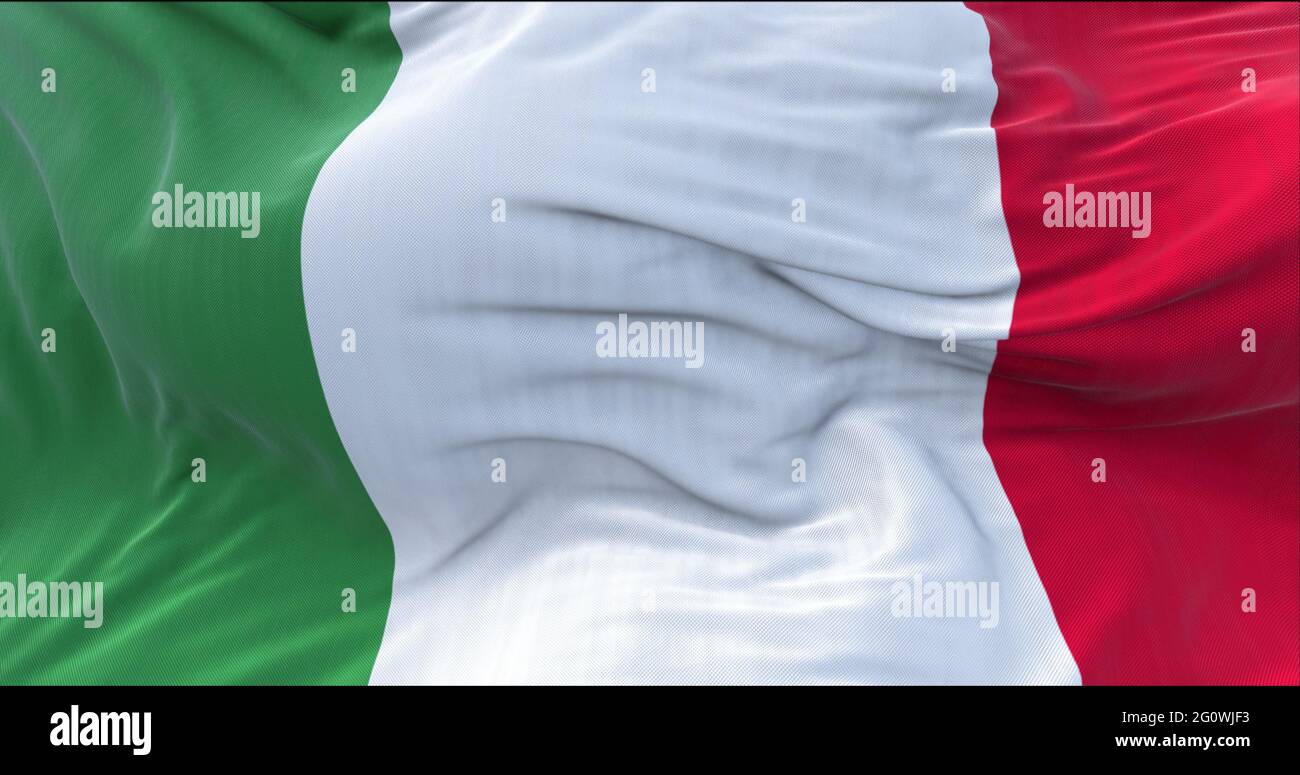 La bandiera tricolore dell'Italia sventolando nel vento. Bandiera nazionale italiana a strisce verticali verdi, bianche e rosse. Democrazia e patriottismo. Simbolo di nat Foto Stock