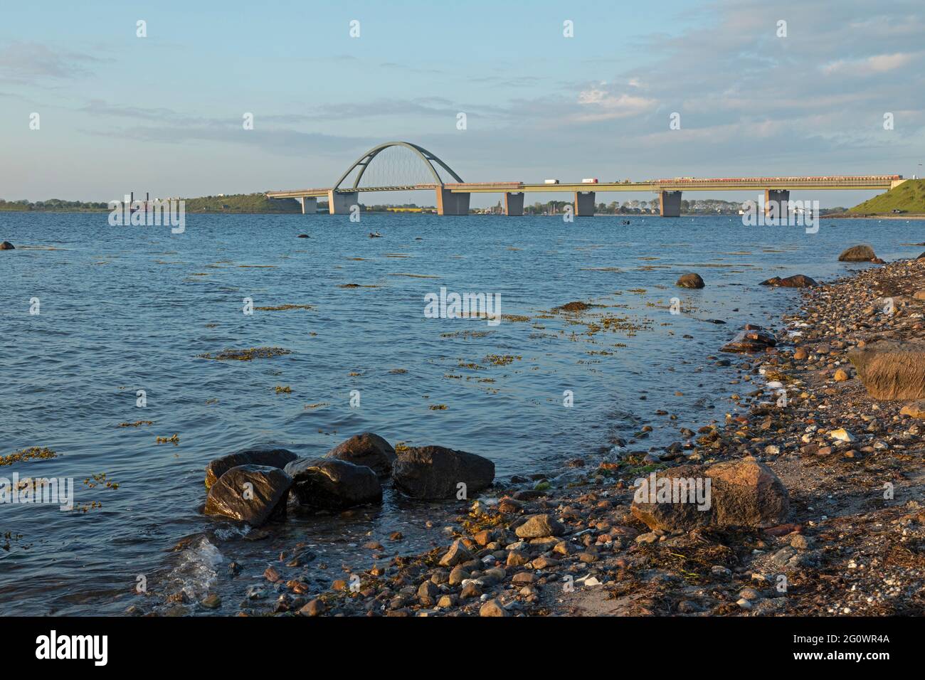 Fehmarn Sound Bridge, West Beach, Großenbrode, Schleswig-Holstein, Germania Foto Stock