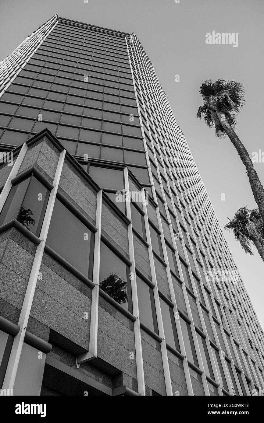 TUCSON, STATI UNITI - 03 giu 2021: Il Landmark Bank of America Building fotografato al tramonto nel centro di Tucson Arizona Foto Stock