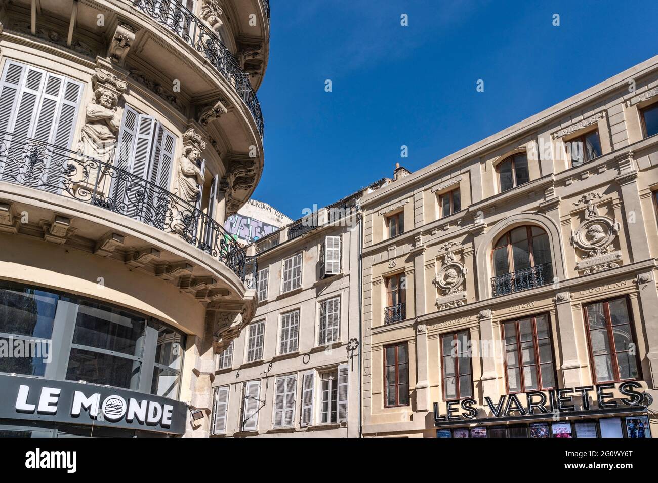 Angolo di architettura Haussmanniana di la Canebière, rue Vincent Scotto, Marsiglia Foto Stock