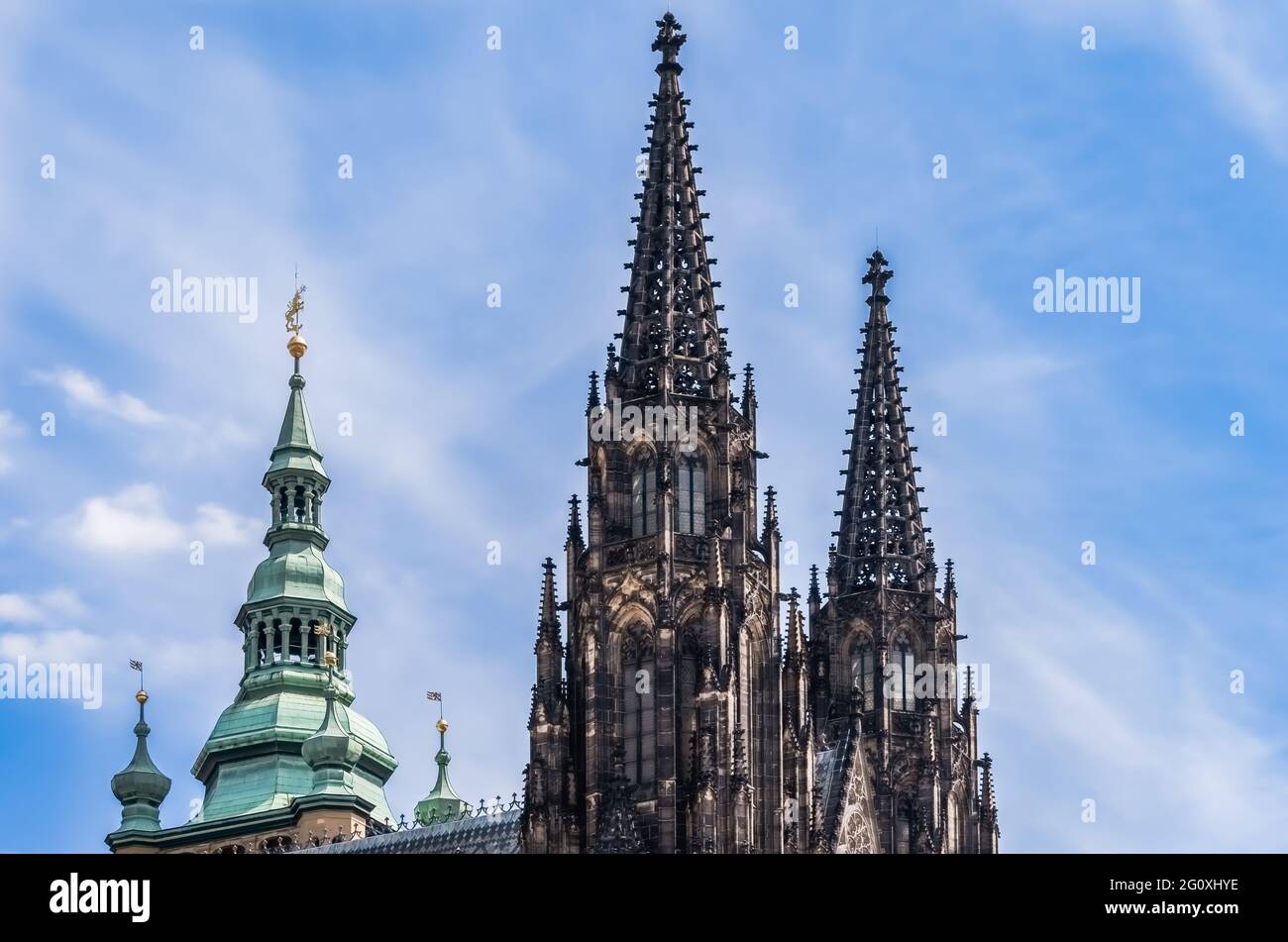 Le torri della Cattedrale di San Vito, il castello di Praga, Repubblica Ceca Foto Stock