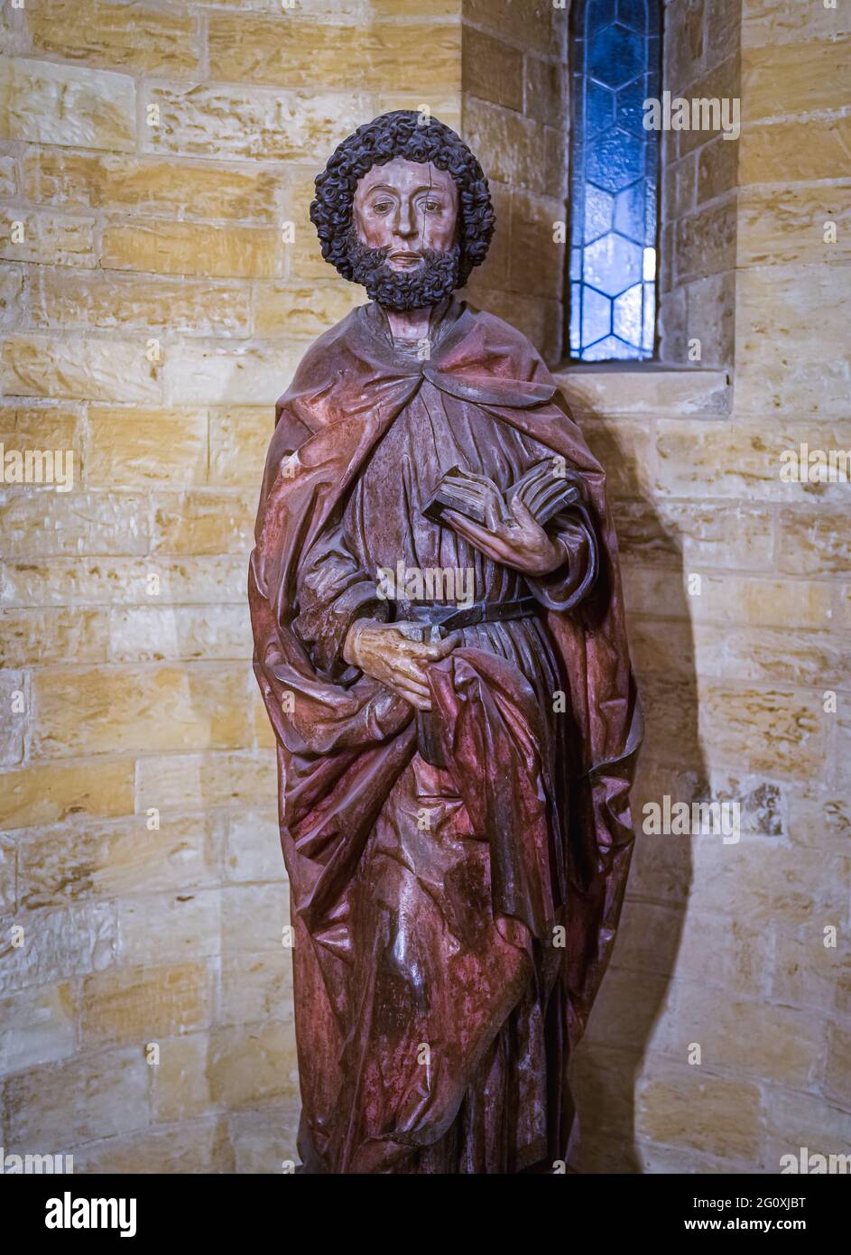 Statua all'interno della Basilica di San Giorgio, del Castello di Praga, Repubblica Ceca Foto Stock