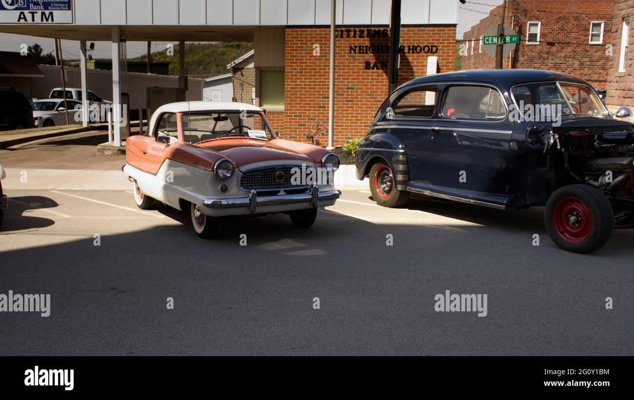 Vecchie auto in mostra a una mostra di auto Foto Stock