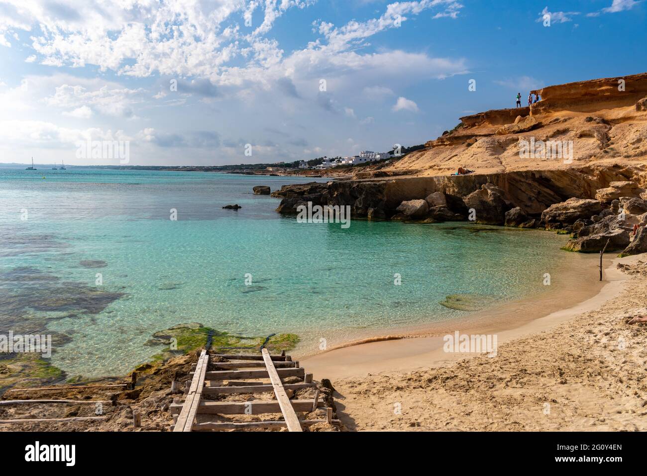 Spiaggia di Formentera di Calo d es Mort nelle Isole Baleari. Foto Stock