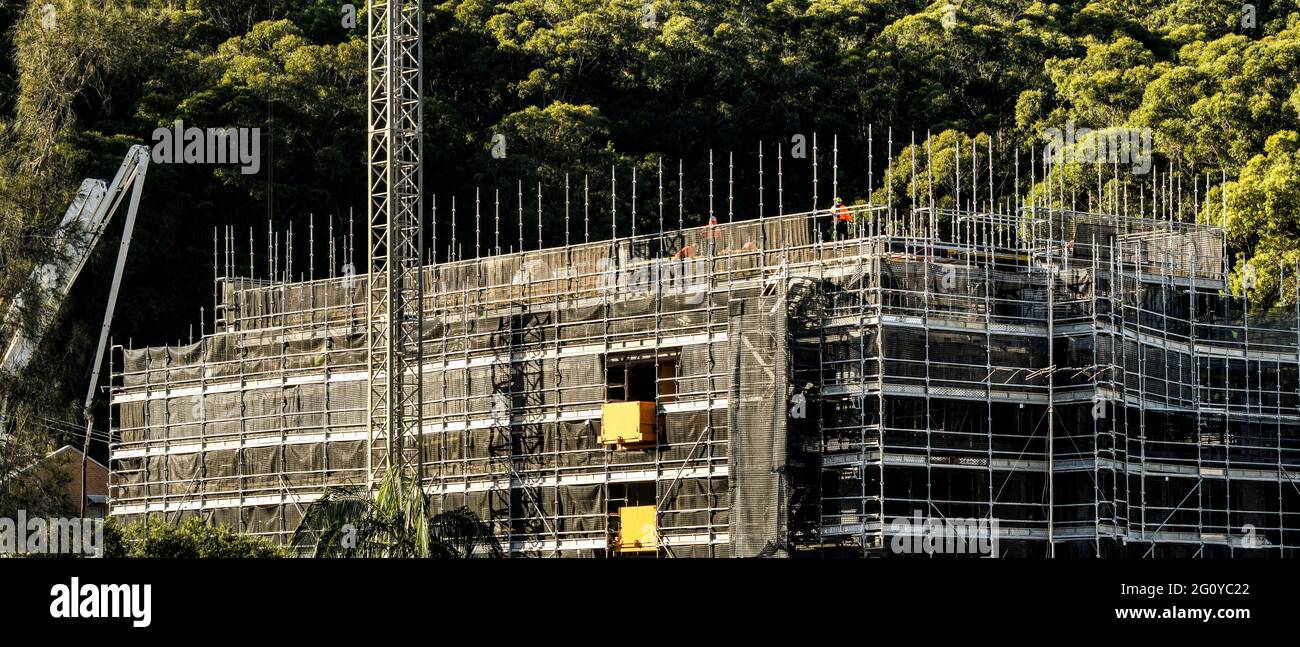 Aprile 13, 2021.avanzamento della costruzione. Installazione di casseforme per pavimenti in cemento su nuove unità domestiche di sviluppo a 56-58 Beane St. Gosford. Australia. Foto Stock
