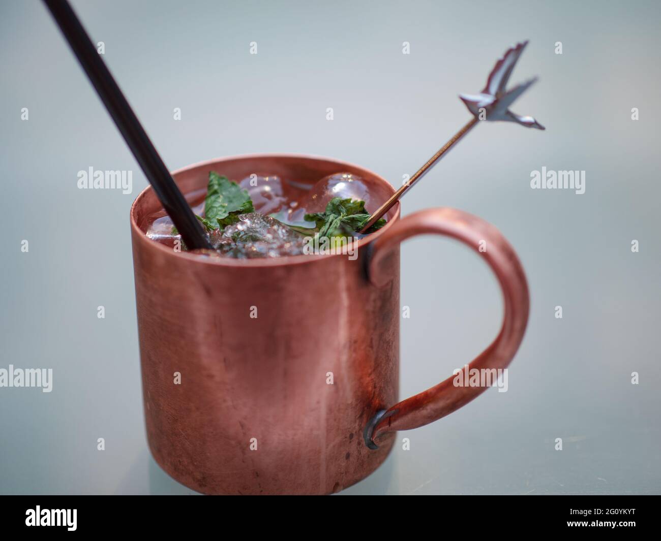 Iced Mosca mulo in una tazza di rame Foto Stock