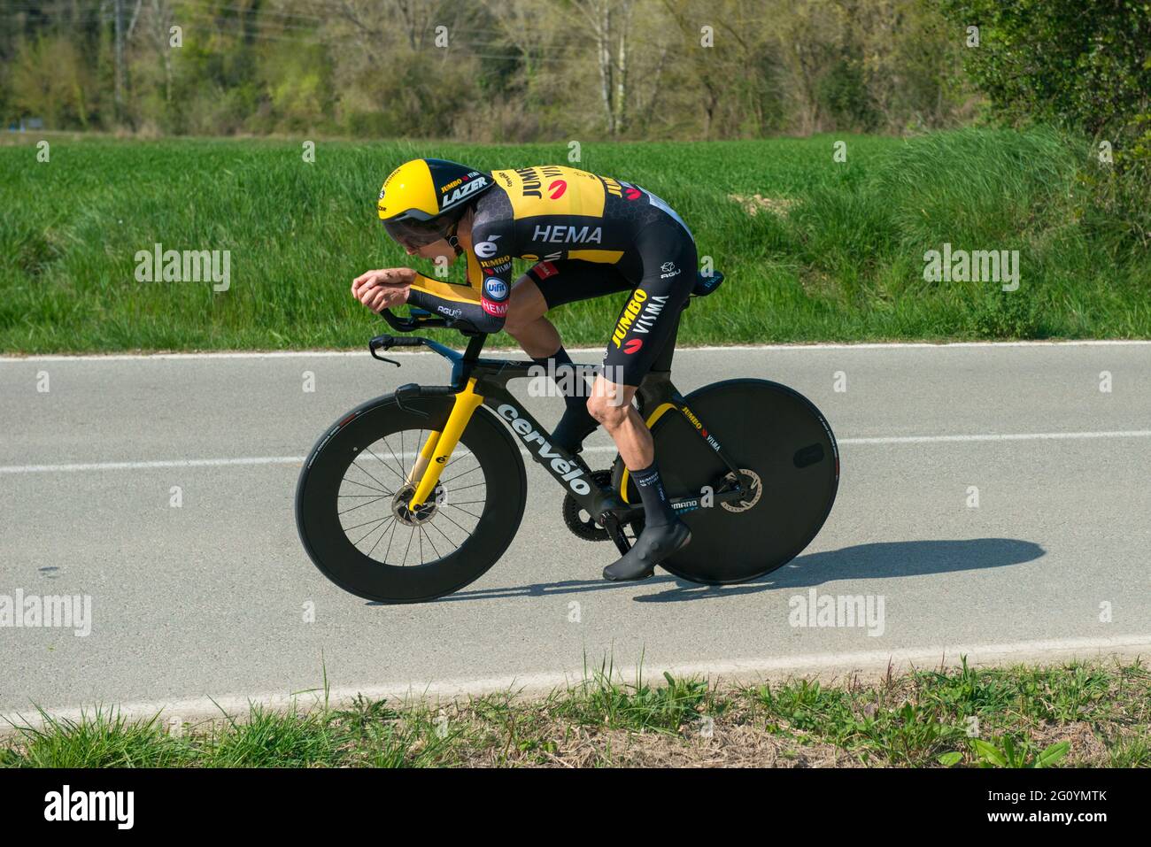 Barcellona, Spagna. 23 marzo 2021. George Bennett (team jumbo-visma) visto in azione durante una prova individuale a tempo.il Tour of Catalonia Cycling 2021 ha avuto luogo dal 22 marzo al 28 marzo 2021. La seconda tappa del 23 marzo 2021 è una prova a tempo di 18.5 chilometri nella città di Banyoles (Spagna). Il vincitore di questa tappa è l'australiano Rohan Dennis (Team Ineos Grenadiers). Il vincitore della classifica generale finale è il britannico Adam Yates (Team Ineos Grenadier) (Photo by Laurent Coust/SOPA Images/Sipa USA) Credit: Sipa USA/Alamy Live News Foto Stock