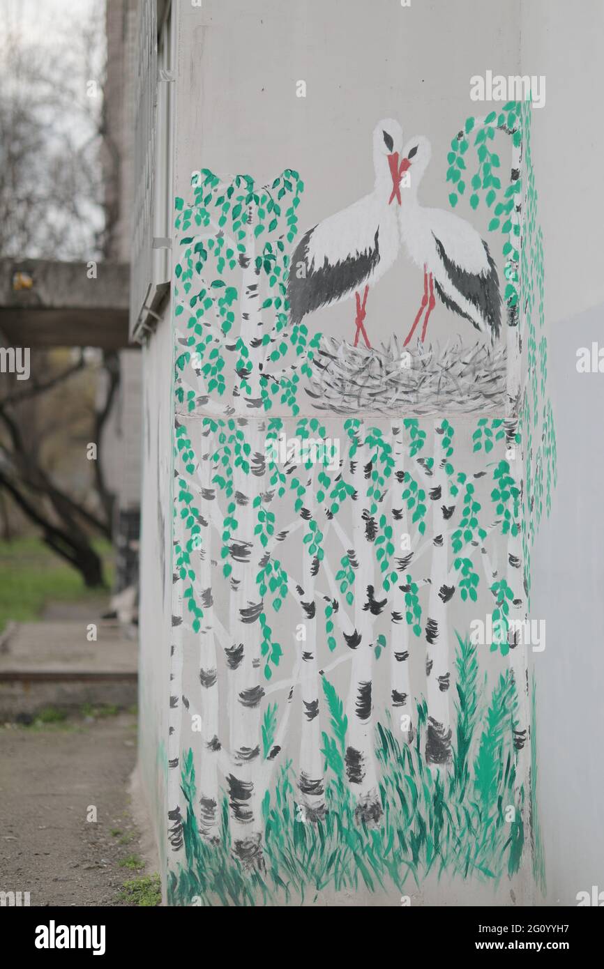 graffiti della famiglia delle cicogne come simbolo della famiglia Foto Stock