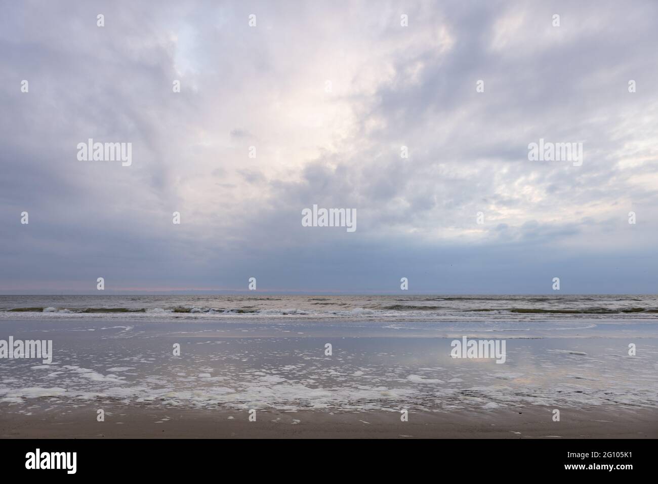 Spiaggia nei Paesi Bassi con bolle d'aria Foto Stock