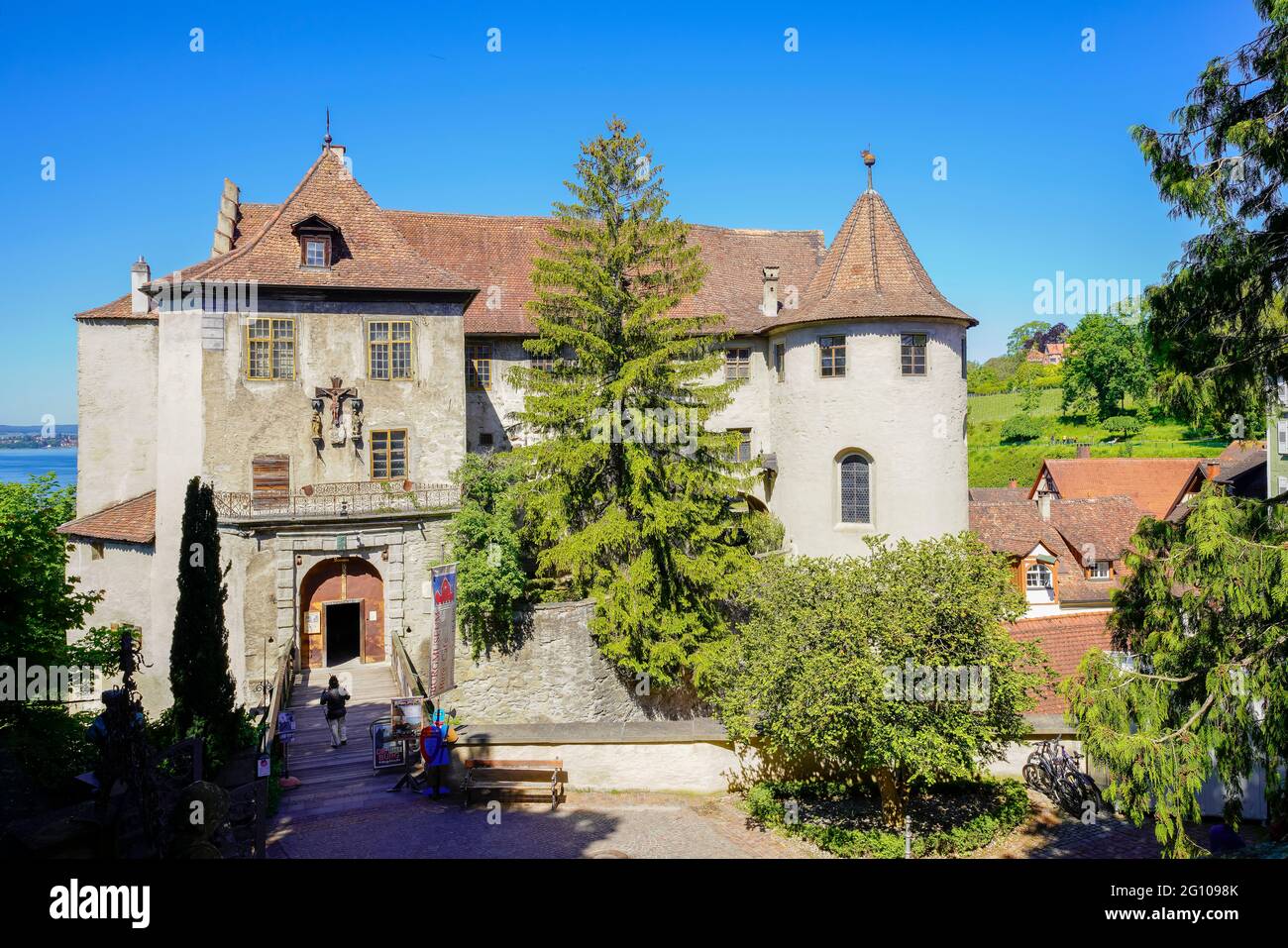 La città vecchia di Meersburg e il castello di Meersburg vicino al lago di Costanza (Bodensee), Baden-Wuerttemberg, Germania. Foto Stock