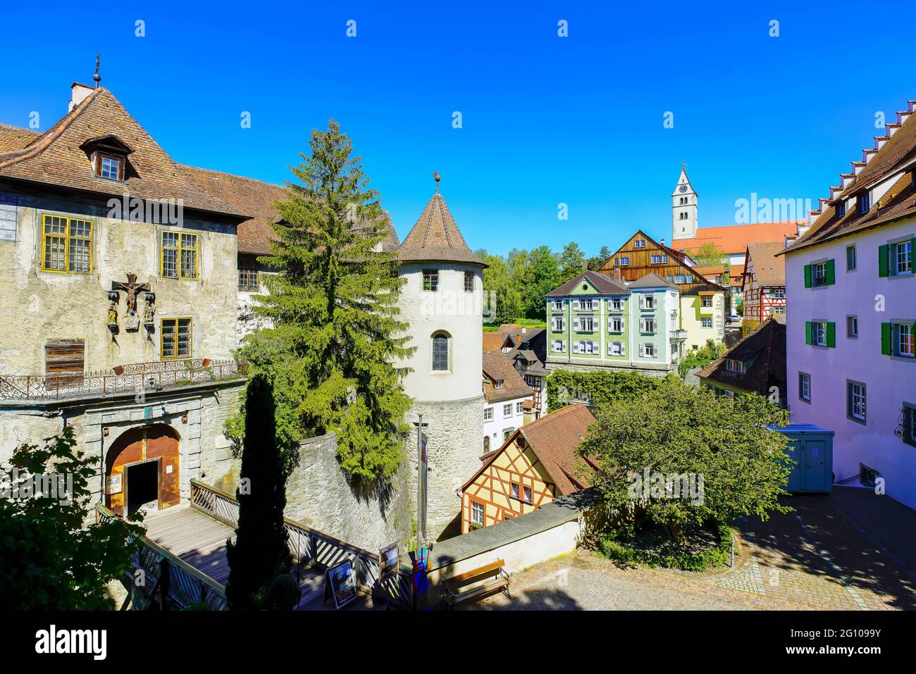 La città vecchia di Meersburg e il castello di Meersburg vicino al lago di Costanza (Bodensee), Baden-Wuerttemberg, Germania. Foto Stock