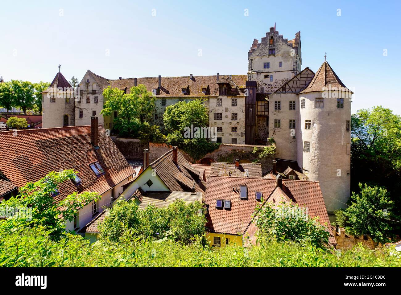 La città vecchia di Meersburg e il castello di Meersburg vicino al lago di Costanza (Bodensee), Baden-Wuerttemberg, Germania. Foto Stock