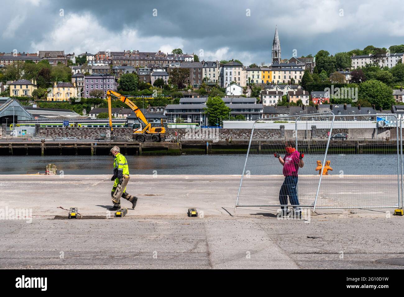 Cork, Irlanda. 4 Giugno 2021. I dipendenti di Port of Cork oggi hanno recintato al largo di Albert e Kennedy Quays nel tentativo di impedire alle persone di riunirsi per bere alcolici durante il fine settimana delle festività di giugno. Credit: AG News/Alamy Live News Foto Stock