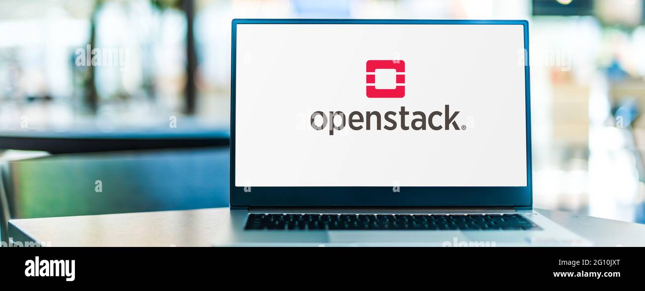 POZNAN, POL - 1 MAGGIO 2021: Computer portatile con il logo di OpenStack, una piattaforma di cloud computing standard aperta e gratuita Foto Stock