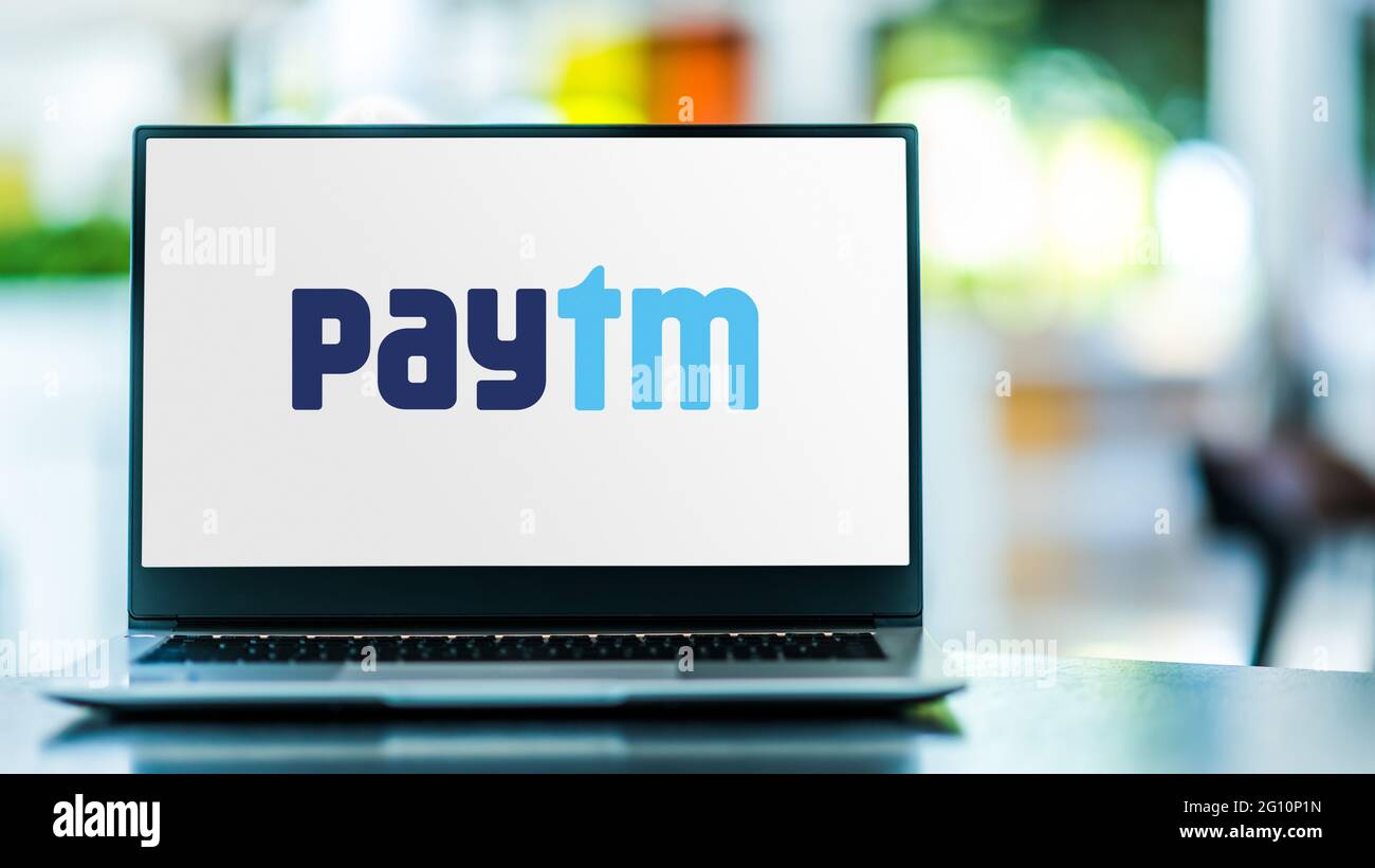 POZNAN, POL - 1 MAGGIO 2021: Computer portatile con il logo di Paytm, un sistema indiano di pagamento e-commerce e società di tecnologia finanziaria Foto Stock