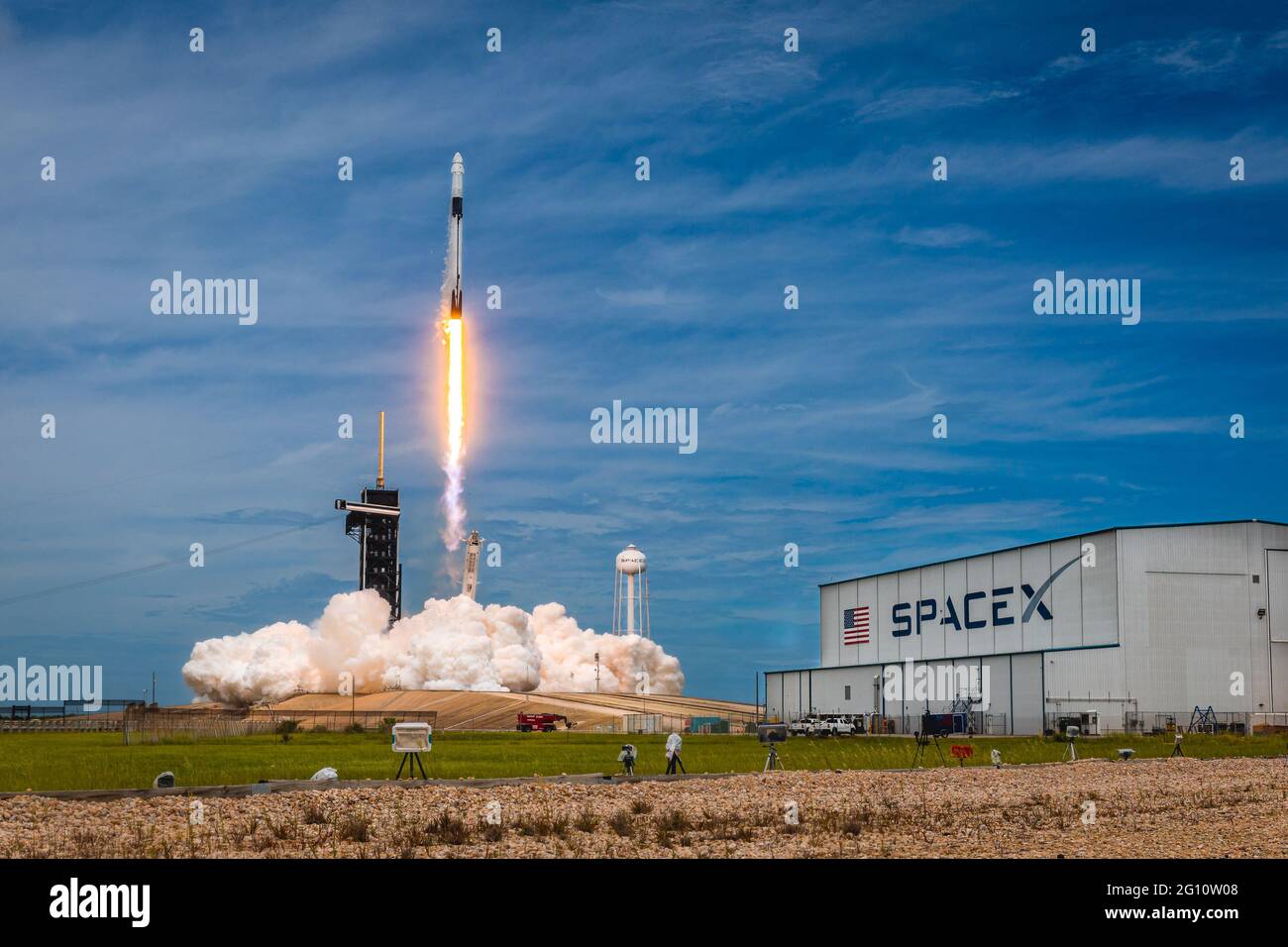 STATI UNITI. 03 giugno 2021. Il Falcon 9 SpaceX Dragon riforniva la navicella spaziale sulla sua strada per la Stazione spaziale Internazionale dopo il lancio alle 13:29 EDT il 3 giugno 2021 dal Launch Pad 39A al Kennedy Space Center della NASA in Florida trasportando quasi 7,300 libbre di esperimenti, array solari e altro carico. (Foto di Alex G. Perez/AGPfoto/Sipa USA) Credit: Sipa USA/Alamy Live News Foto Stock