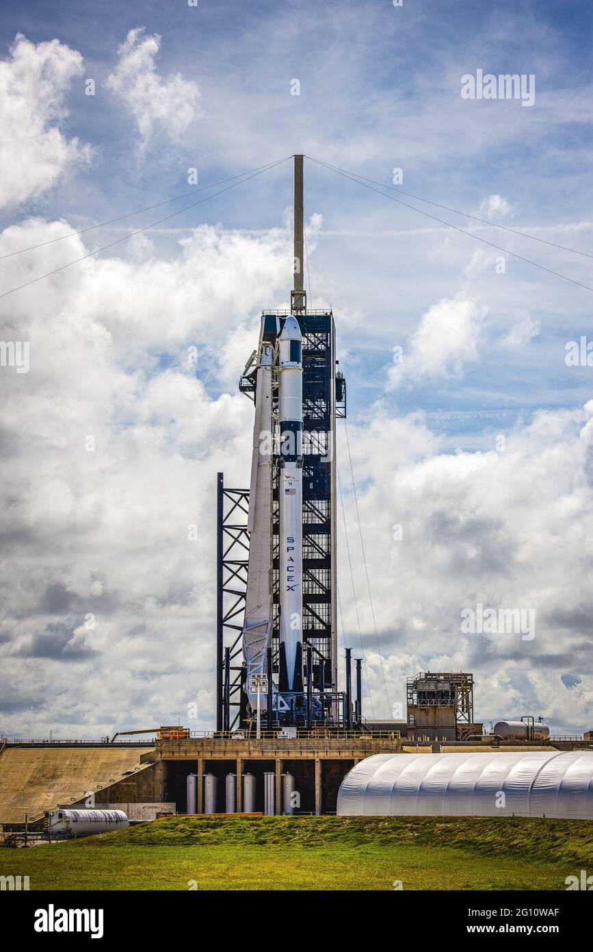 STATI UNITI. 02 giugno 2021. I preparativi per il lancio della nuova navicella spaziale Falcon 9 SpaceX Dragon il 2 giugno 2021, Che è sulla strada per la Stazione spaziale Internazionale e previsto per il lancio alle 13:29 p.m. EDT il 3 giugno 2021 da Launch Pad 39A al Kennedy Space Center della NASA in Florida trasportando quasi 7,300 libbre di esperimenti, array solari e altro carico. (Foto di Alex G. Perez/AGPfoto/Sipa USA) Credit: Sipa USA/Alamy Live News Foto Stock