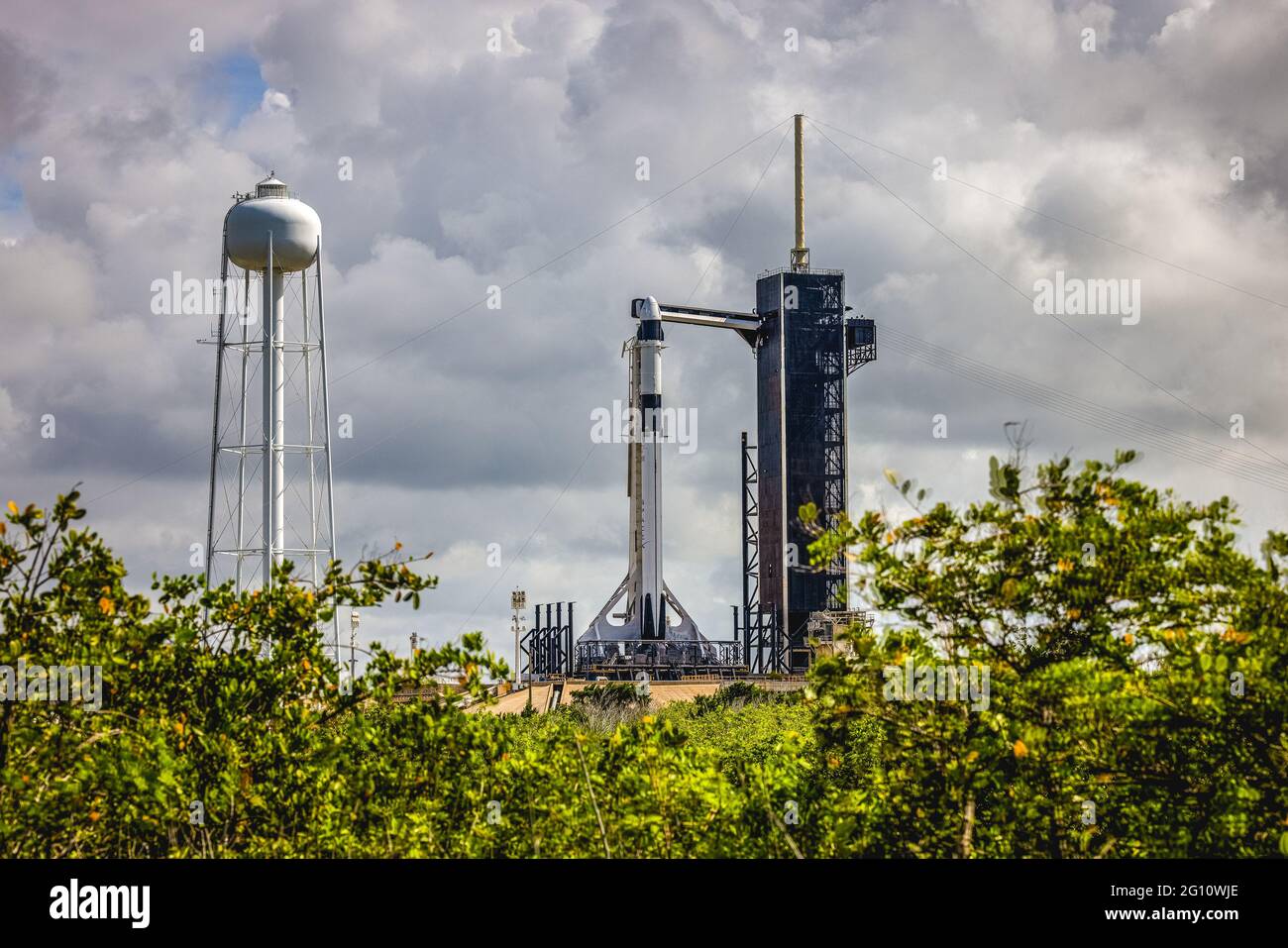 STATI UNITI. 02 giugno 2021. I preparativi per il lancio della nuova navicella spaziale Falcon 9 SpaceX Dragon il 2 giugno 2021, Che è sulla strada per la Stazione spaziale Internazionale e previsto per il lancio alle 13:29 p.m. EDT il 3 giugno 2021 da Launch Pad 39A al Kennedy Space Center della NASA in Florida trasportando quasi 7,300 libbre di esperimenti, array solari e altro carico. (Foto di Alex G. Perez/AGPfoto/Sipa USA) Credit: Sipa USA/Alamy Live News Foto Stock