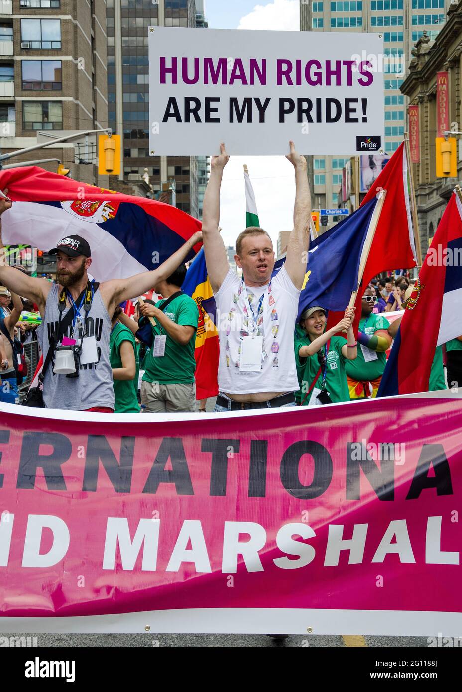 Goran Miletic nella parte 32 della Parata Pride del Toronto Pride Festival che celebra la storia, la diversità e il futuro della comunità gay Foto Stock