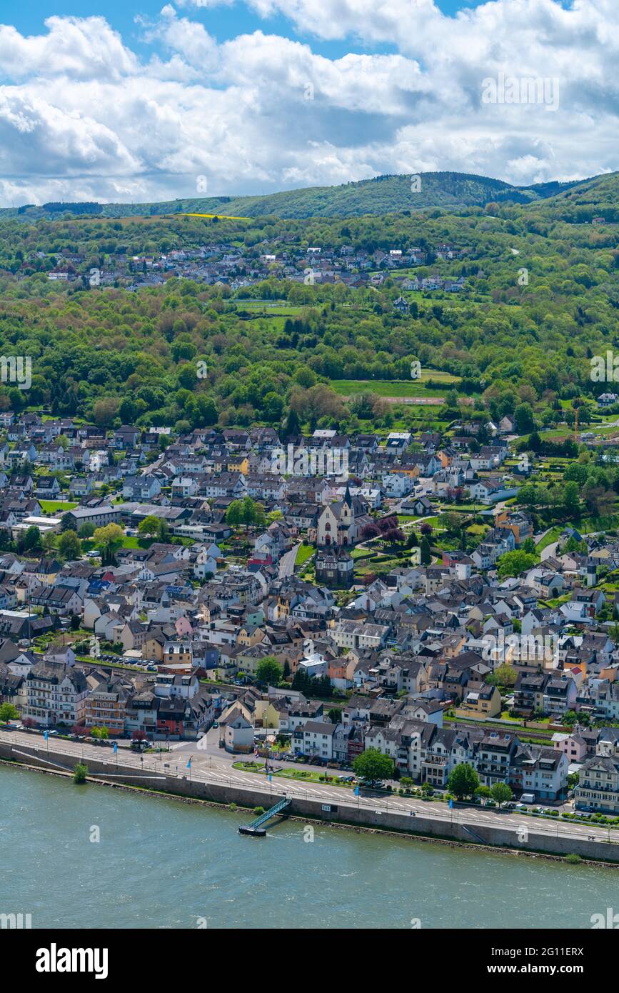 La piccola città termale di Bad Salzig si trova sulla storica strada del Reno romano, Renania Palatinato, Germania Foto Stock