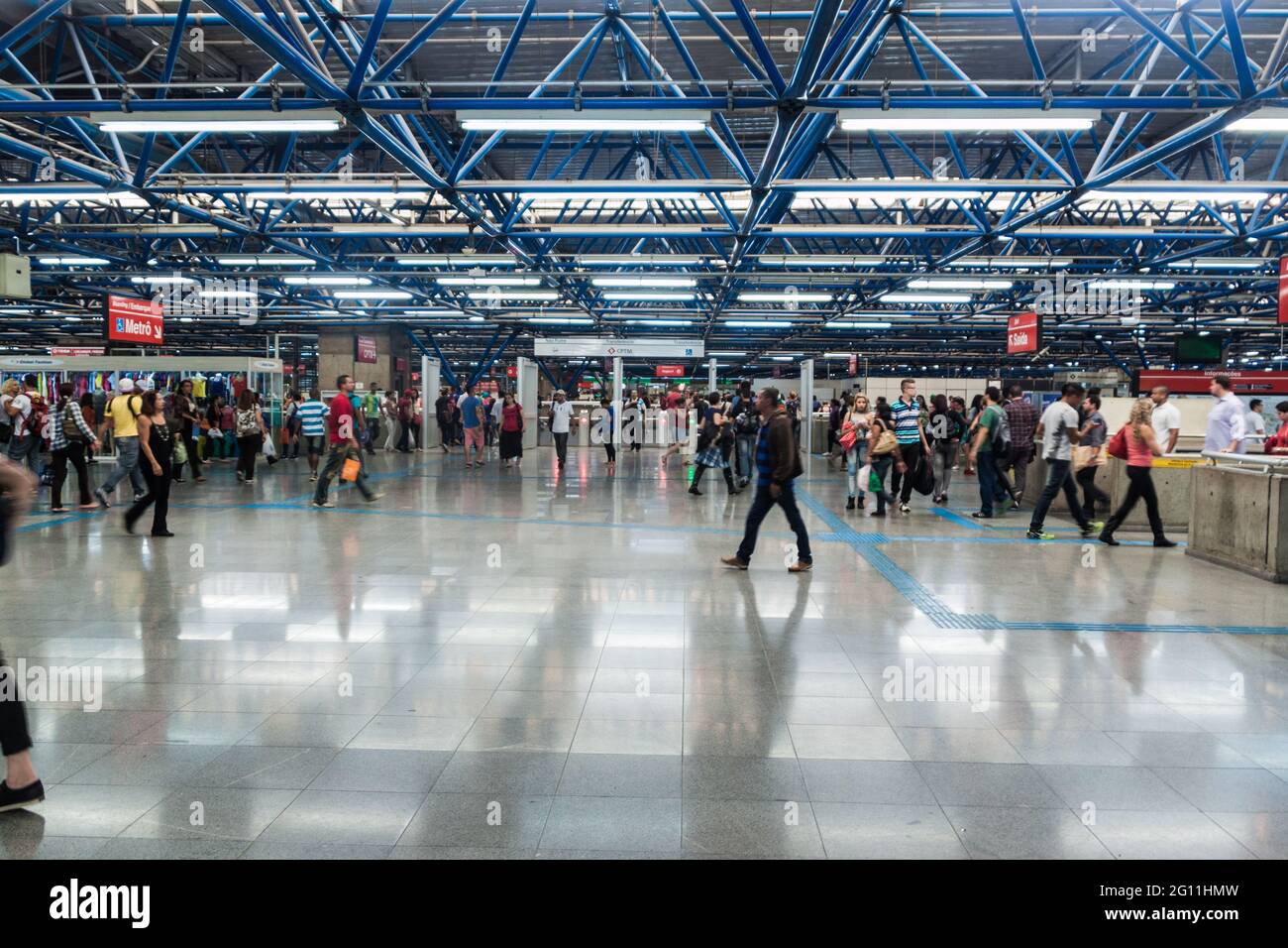 SAN PAOLO, BRASILE - 2 FEBBRAIO 2015: Interno del Terminal Rodoviario Tiete stazione degli autobus a San Paolo, Brasile Foto Stock