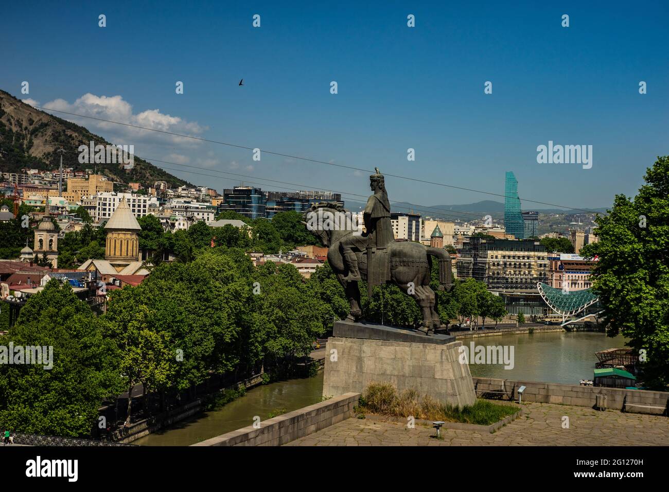 Statua del re Vakhtang della Georgia, che fondò la città di Tbilisi in epoca medievale Foto Stock