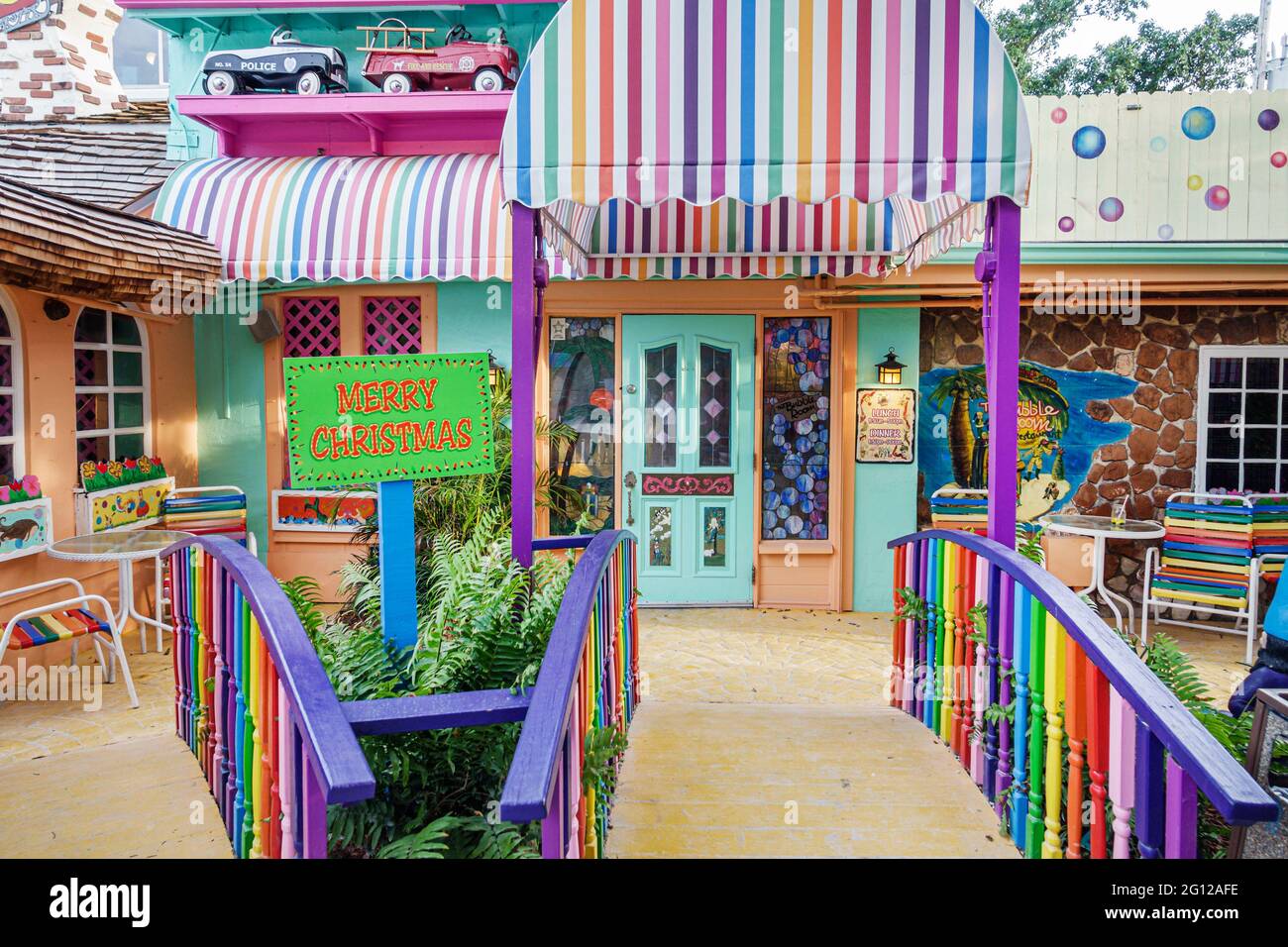 Florida Gulf Coast Sanibel Captiva Island barriera isola Bubble Room ristorante Natale vintage giocattolo a tema famiglia ristorante kitsch mangiare entrata Foto Stock