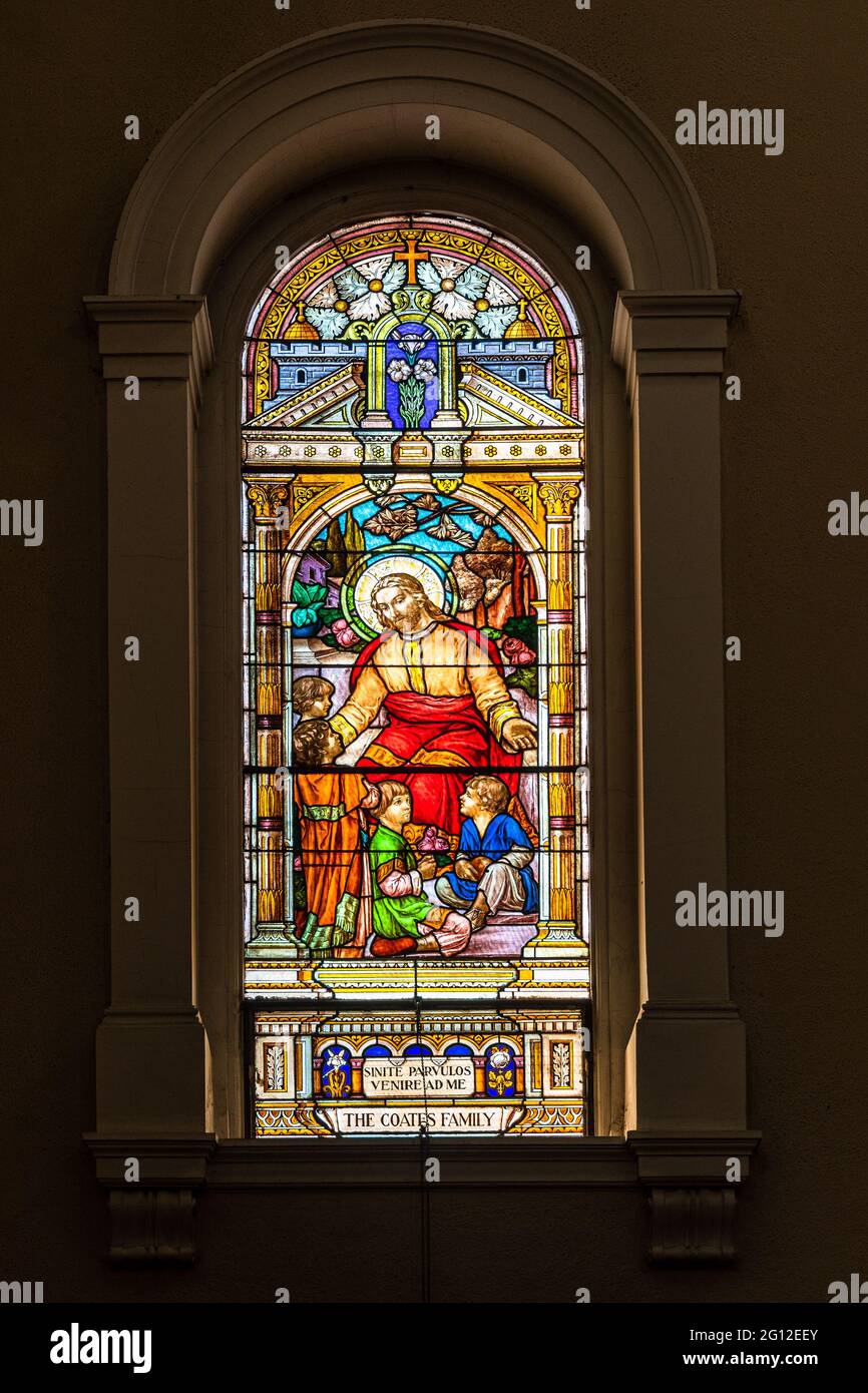 Vetrate nella Chiesa del Santo Nome, Toronto, Canada Foto Stock