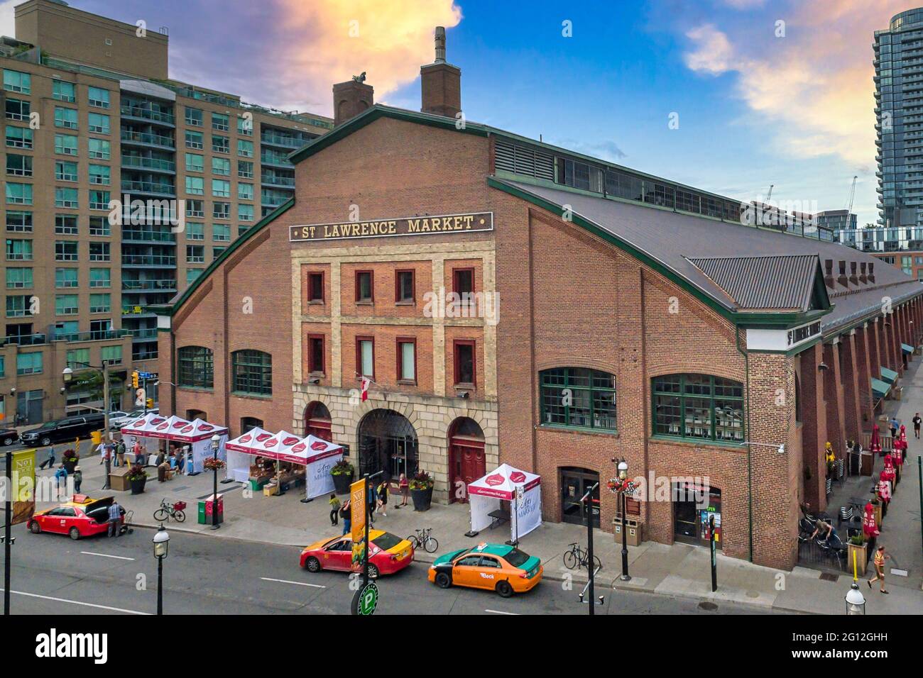 Toronto, Ontario, Canada-22 aprile 2019: Vista del drone del mercato di San Lorenzo che è un luogo famoso e attrazione turistica nella città Foto Stock