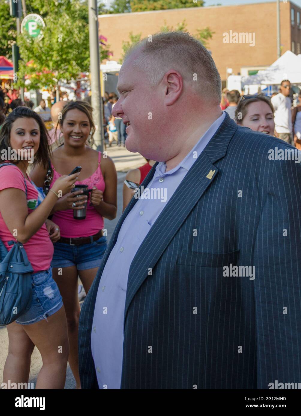 Il sindaco di Toronto, Rob Ford, visita Salsa a St. Clair, un festival latino che conclude la celebrazione della settimana latino a Toronto. Toronto è un culto Foto Stock
