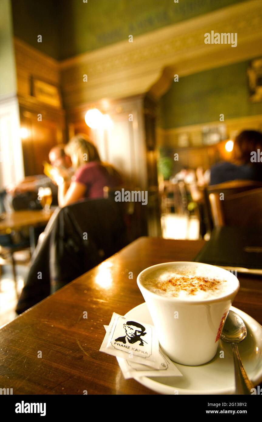 Dettaglio di una tazza nel Café Franz kafka situato in C / Sirok · 12.  Praga Foto stock - Alamy