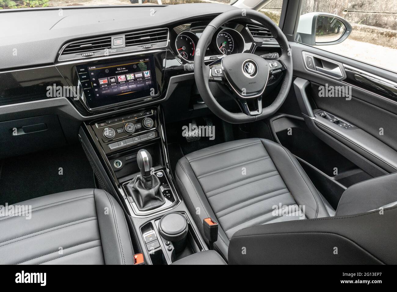 Hong Kong, Cina 7 maggio 2021 : Volkswagen Touran Interior 7 maggio 2021 a Hong Kong. Foto Stock