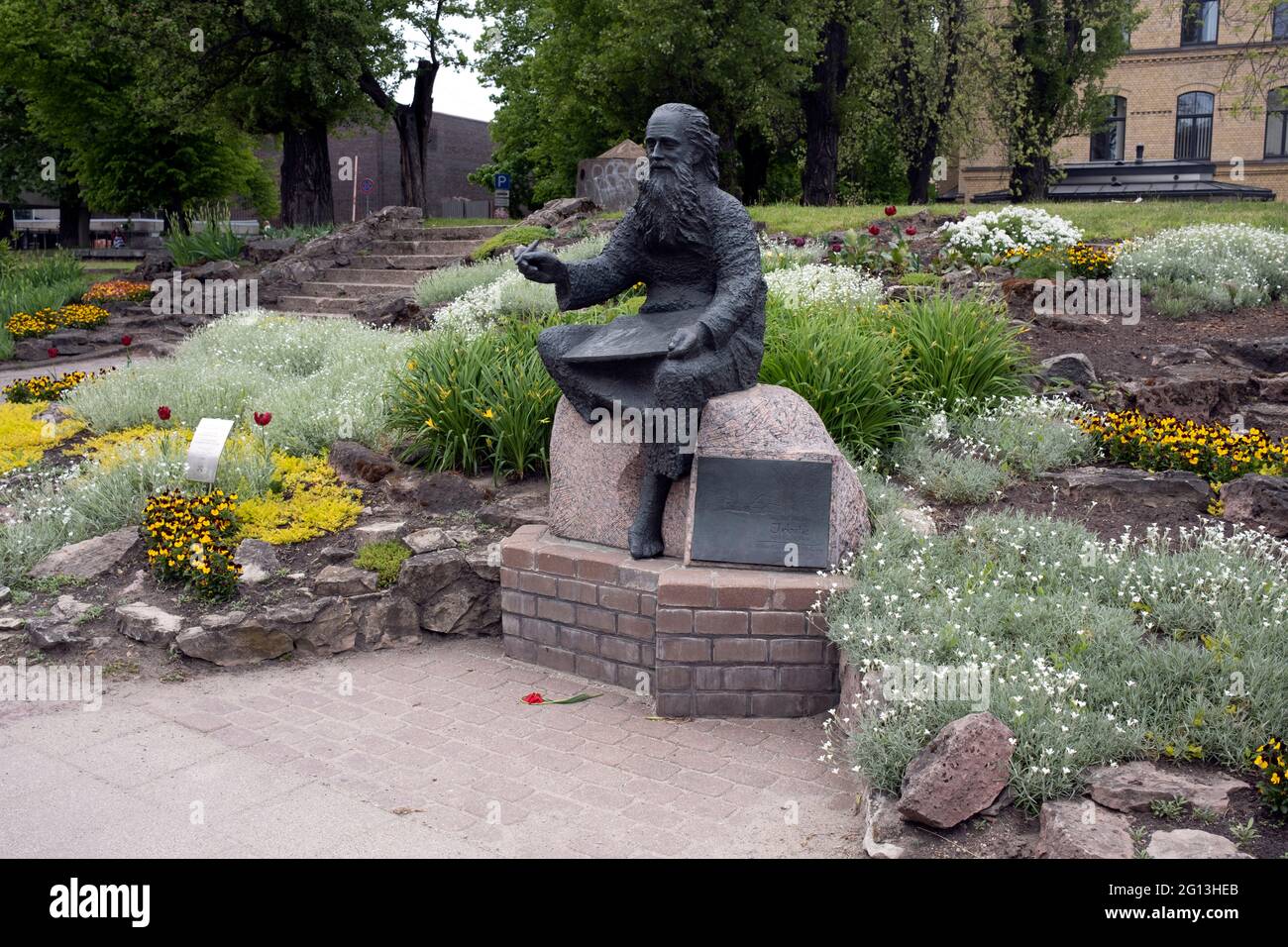 Scultura di artista lettone chiamata Irbite nella città di riga Lettonia Foto Stock