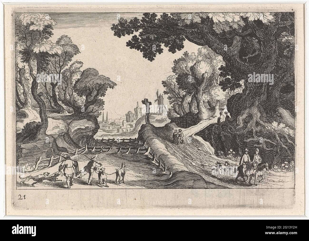 Paesaggio forestale con una croce lungo un sentiero; paesaggi del Sud Europa; Topographia Vararum Regionum. Paesaggio forestale con varie figure, tra cui due cacciatori, su un sentiero con una grande croce. Sullo sfondo un mulino e un paesaggio urbano. Foto Stock