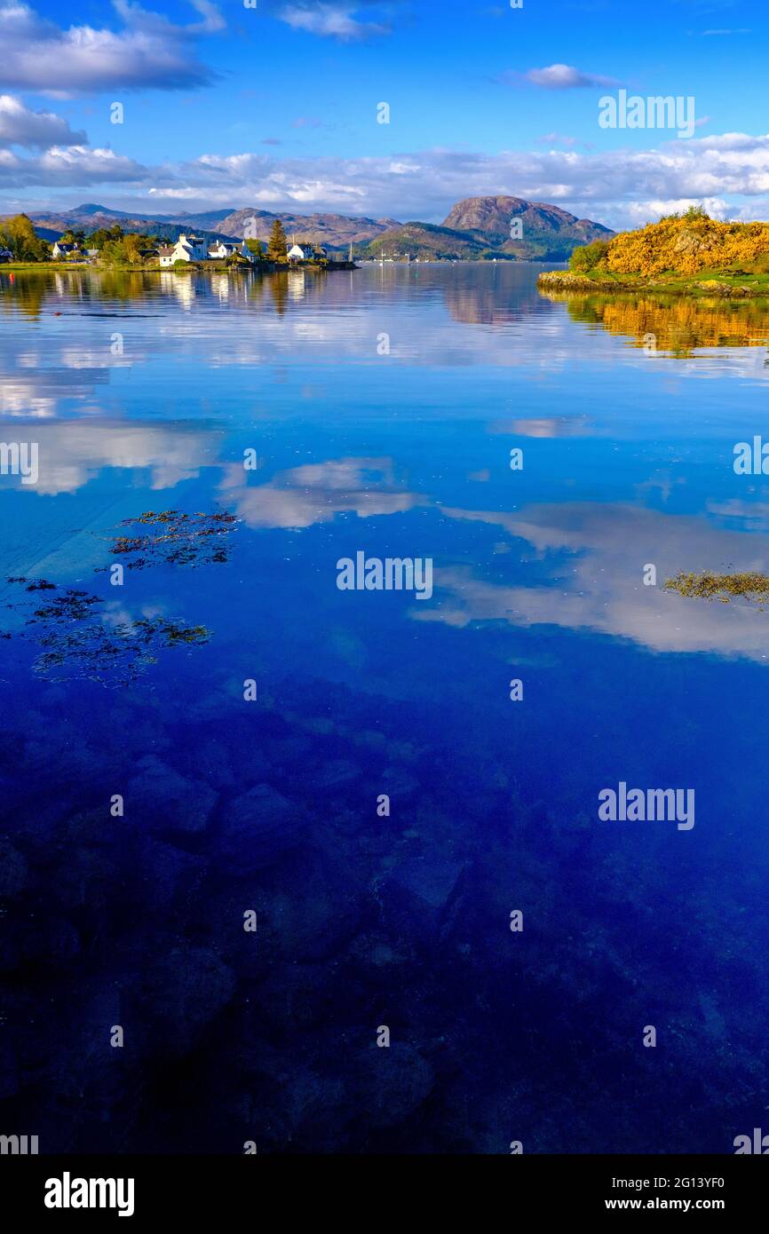 Plockton un villaggio e porto nel nord-ovest della Scozia Foto Stock